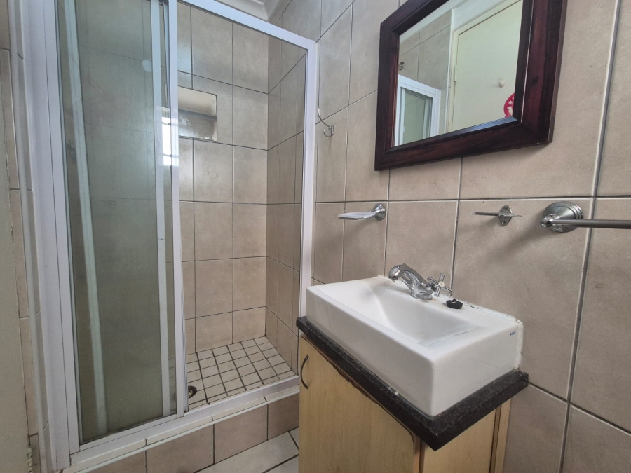 To Let 1 Bedroom Property for Rent in Muizenberg Western Cape